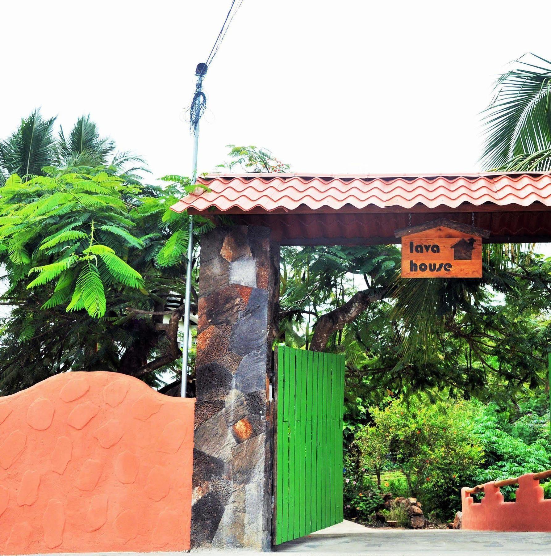 Lava House Hostal Puerto Ayora  Εξωτερικό φωτογραφία